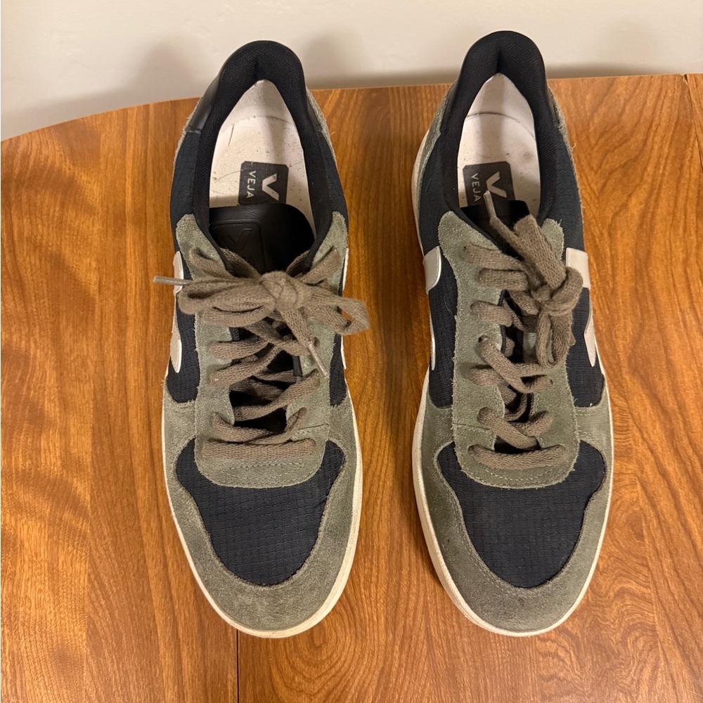 Veja Men's Black and Olive Sneakers